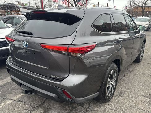 Used 2022 Toyota Highlander XLE image 8
