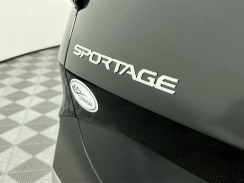 Used 2023 Kia Sportage LX image 5