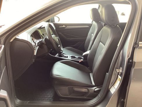 Used 2019 Volkswagen Jetta SE w/ Cold Weather Package FWD image 23