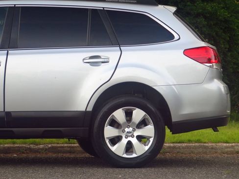 Used 2012 Subaru Outback 2.5i Limited AWD/4WD image 23