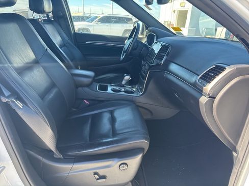 Used 2019 Jeep Grand Cherokee Limited image 10