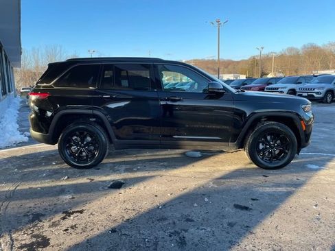 New 2026 Jeep Grand Cherokee Altitude AWD/4WD image 4