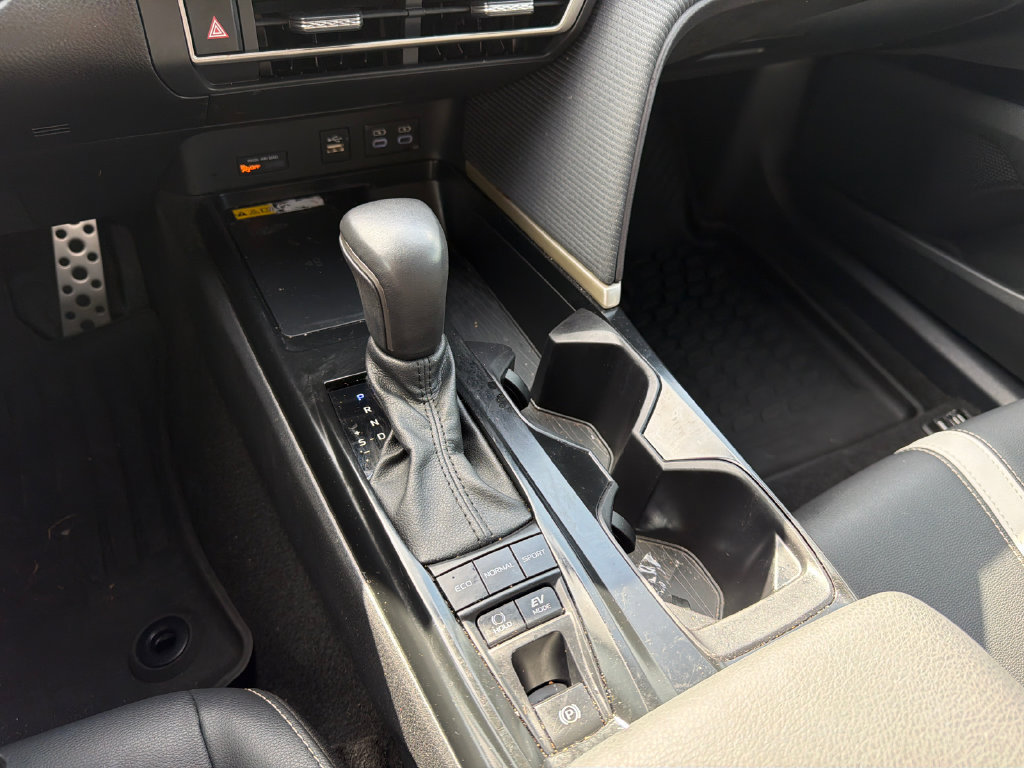 Used 2025 Toyota Camry SE w/ Convenience Package FWD image 34