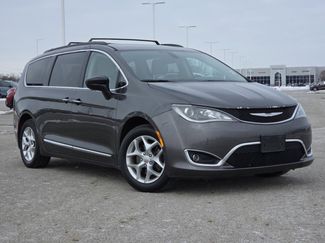 Used 2017 Chrysler Pacifica Touring-L w/ Tire & Wheel Group video 2