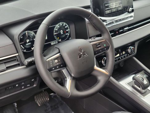New 2025 Mitsubishi Outlander SEL image 19