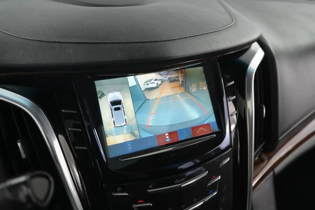 Used 2019 Cadillac Escalade Premium Luxury w/ LPO, Radiant Package AWD/4WD image 22
