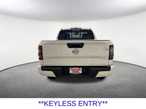 Used 2025 Nissan Frontier SV RWD image 4