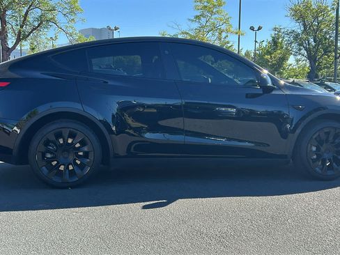 Used 2024 Tesla Model Y Long Range AWD/4WD image 4