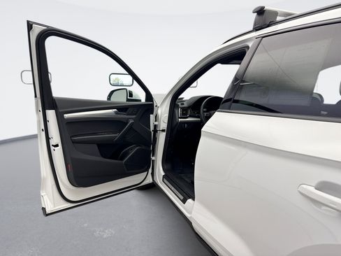 Used 2025 Audi Q5 2.0T Premium image 9