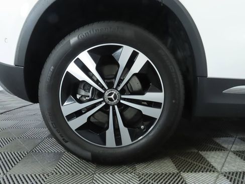 Certified 2025 Mercedes-Benz GLA 250 image 32