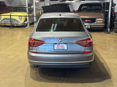 Used 2018 Volkswagen Passat 2.0T SE FWD image 9