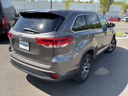 Used 2019 Toyota Highlander LE FWD image 10