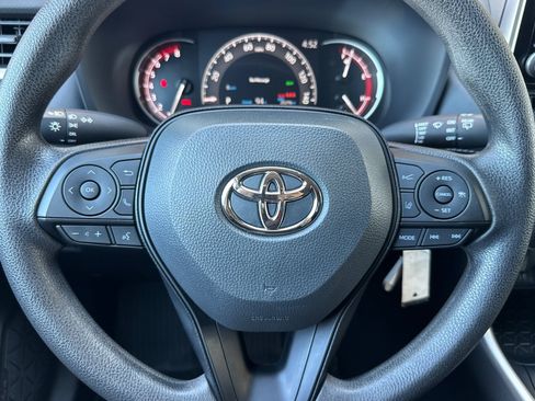 Used 2025 Toyota RAV4 LE AWD/4WD image 11