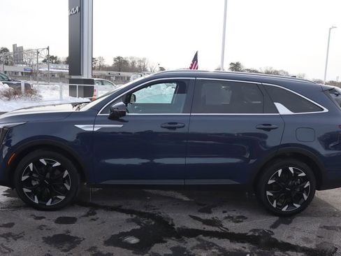 Used 2025 Kia Sorento SX image 8