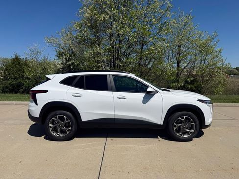 New 2026 Chevrolet Trax LT FWD image 2