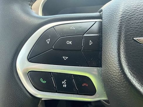 Used 2022 Chrysler Pacifica Touring-L FWD image 24