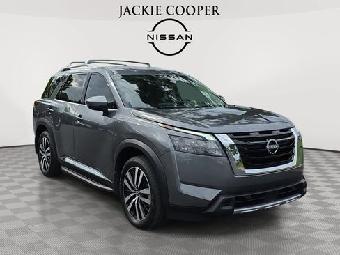 Used 2025 Nissan Pathfinder Platinum w/ Cargo Package FWD image 3