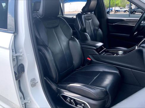 Used 2022 Jeep Grand Cherokee L Overland w/ Luxury Tech Group IV image 9