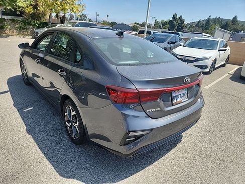Used 2021 Kia Forte LXS FWD image 3