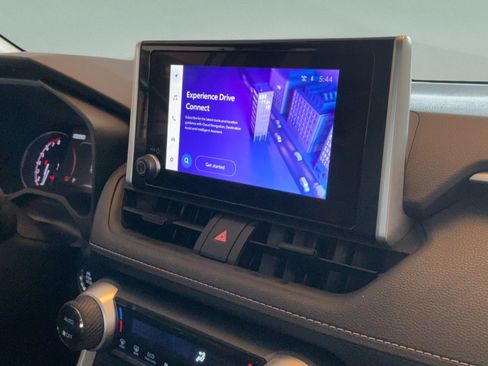 Used 2024 Toyota RAV4 XLE FWD image 38