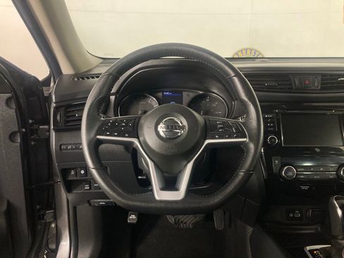 Used 2019 Nissan Rogue SV image 8