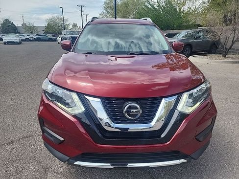Used 2018 Nissan Rogue SV image 2