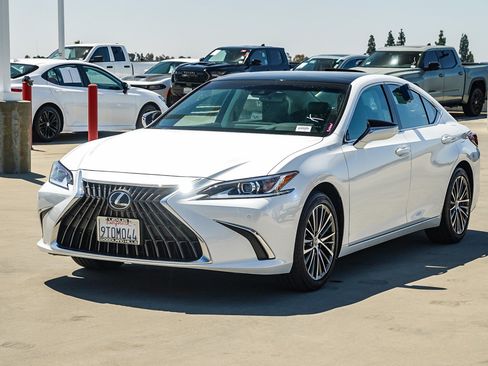 Used 2025 Lexus ES 350 w/ Premium Package FWD image 3