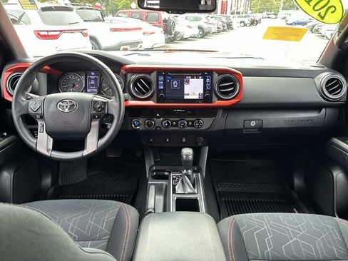 Used 2017 Toyota Tacoma TRD Off-Road w/ Tow Package (A/T) AWD/4WD image 17
