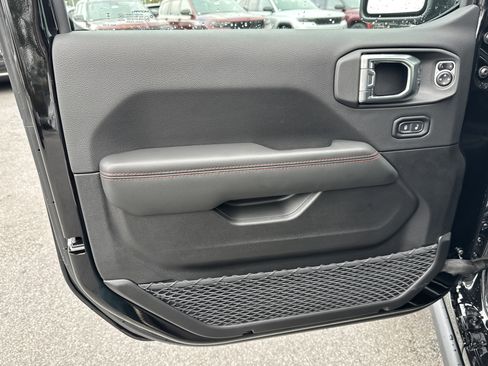 New 2025 Jeep Gladiator Rubicon image 17