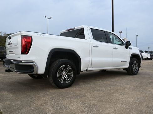 Used 2024 GMC Sierra 1500 SLT image 4