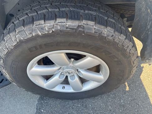 Used 2014 Nissan Titan SV w/ SV Value Truck Package image 10