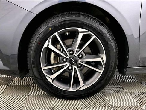 Used 2022 Kia Forte LXS image 8