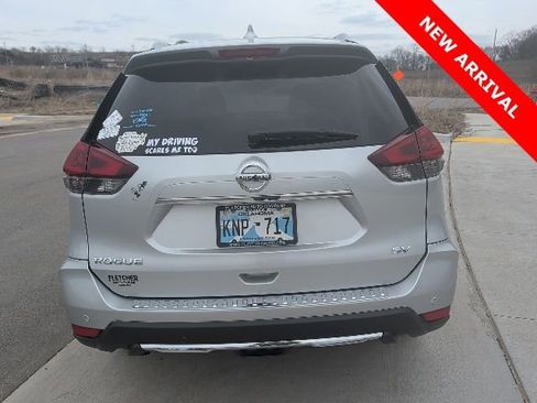 Used 2020 Nissan Rogue SV image 4