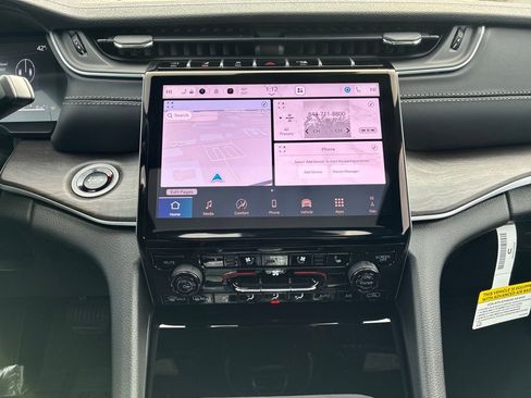 New 2025 Jeep Grand Cherokee Limited w/ Luxury Tech Group II image 19