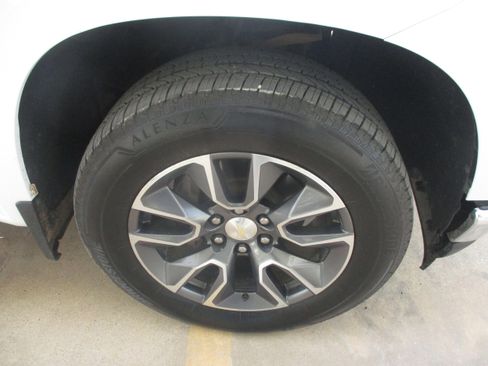 Used 2020 Chevrolet Silverado 1500 LT w/ Convenience Package image 11