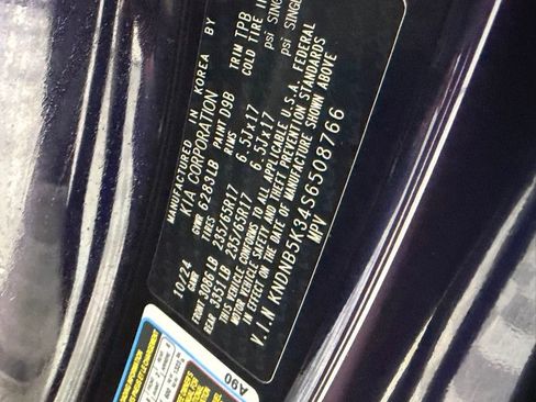 Used 2025 Kia Carnival image 32