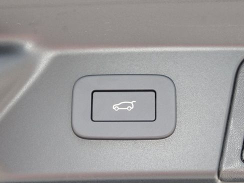 New 2026 Land Rover Range Rover Velar S AWD/4WD image 38