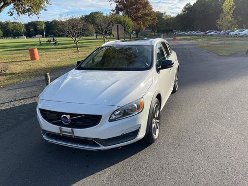 Used 2015 Volvo V60 T5 Cross Country image 3