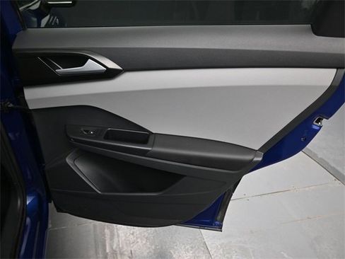 Used 2023 Volkswagen Taos SE w/ Panoramic Sunroof Package image 34