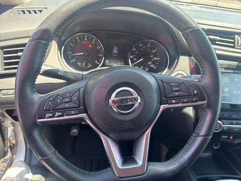 Used 2018 Nissan Rogue SV w/ Premium Package AWD/4WD image 20
