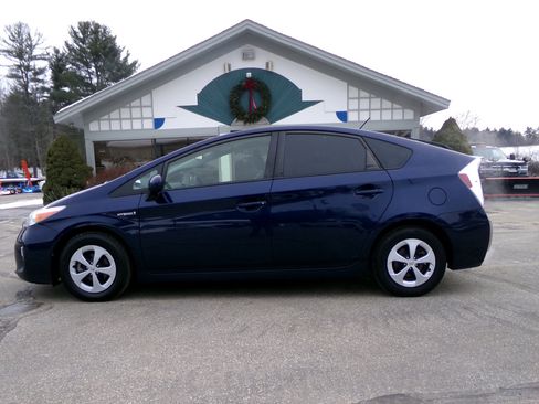 Used 2014 Toyota Prius Three image 2