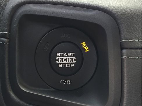 New 2025 Jeep Gladiator Sport image 15