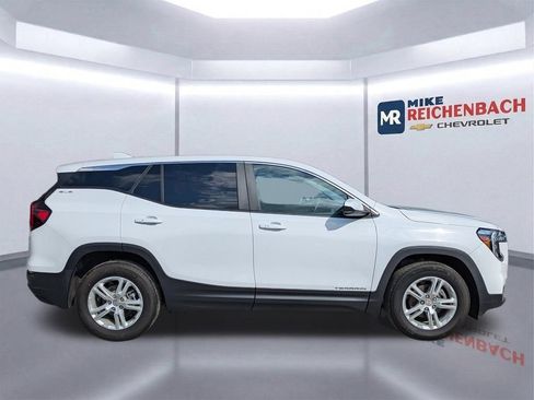 Used 2023 GMC Terrain SLE FWD image 3