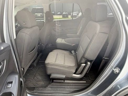 Used 2021 Chevrolet Traverse LT FWD image 20