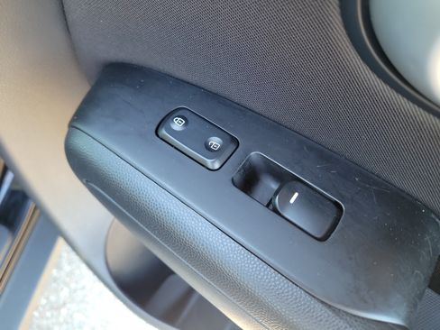 Used 2016 Kia Soul FWD image 11