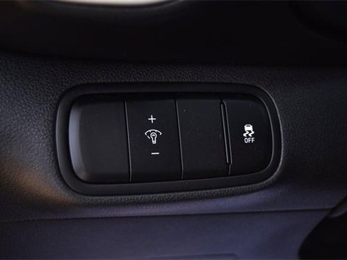 Used 2024 Hyundai Venue SEL image 10