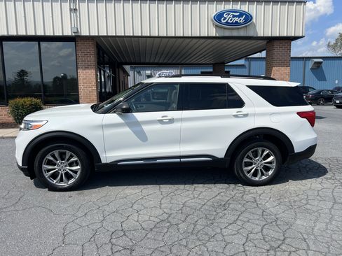 Used 2023 Ford Explorer XLT w/ Equipment Group 202A AWD/4WD image 1