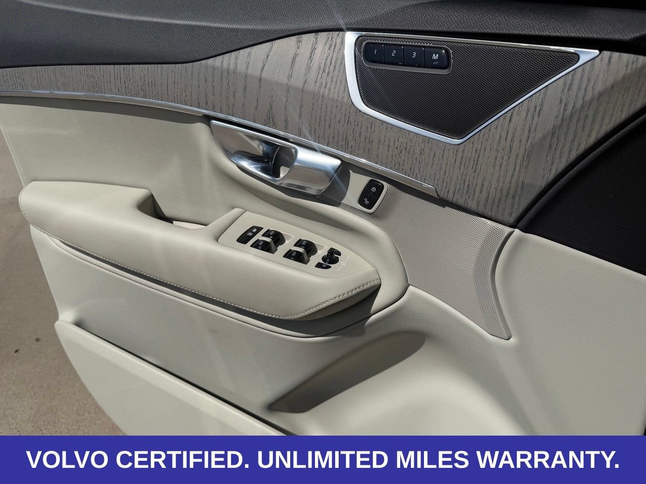 Certified 2025 Volvo XC90 B6 Plus w/ Protection Package Premier AWD/4WD image 28