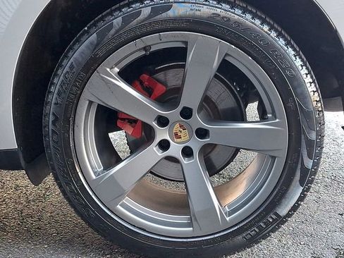 Certified 2023 Porsche Macan S image 14