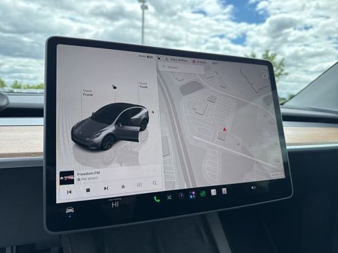 Used 2025 Tesla Model Y Long Range RWD image 15